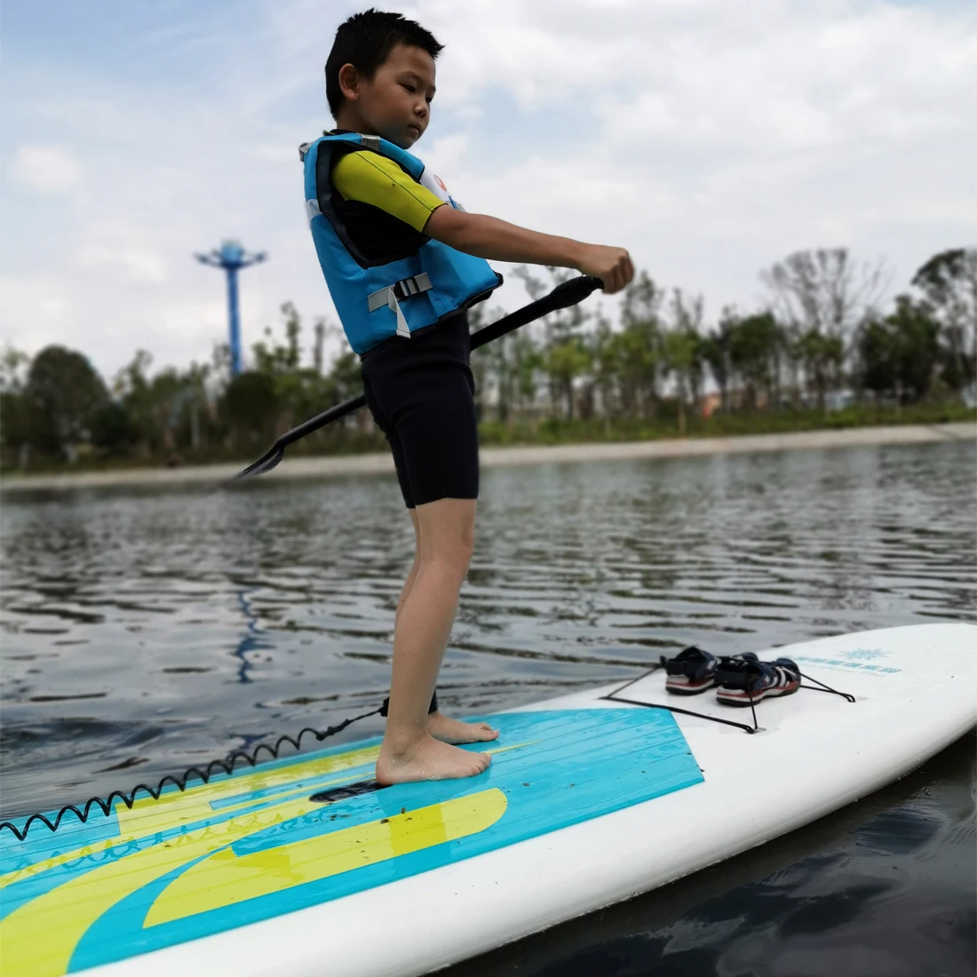 Wholesale Foam Plastic SUP Paddle Board Direct Factory Price HDPE Standup Paddle Board Durable Blow-Up Standing Paddle Board