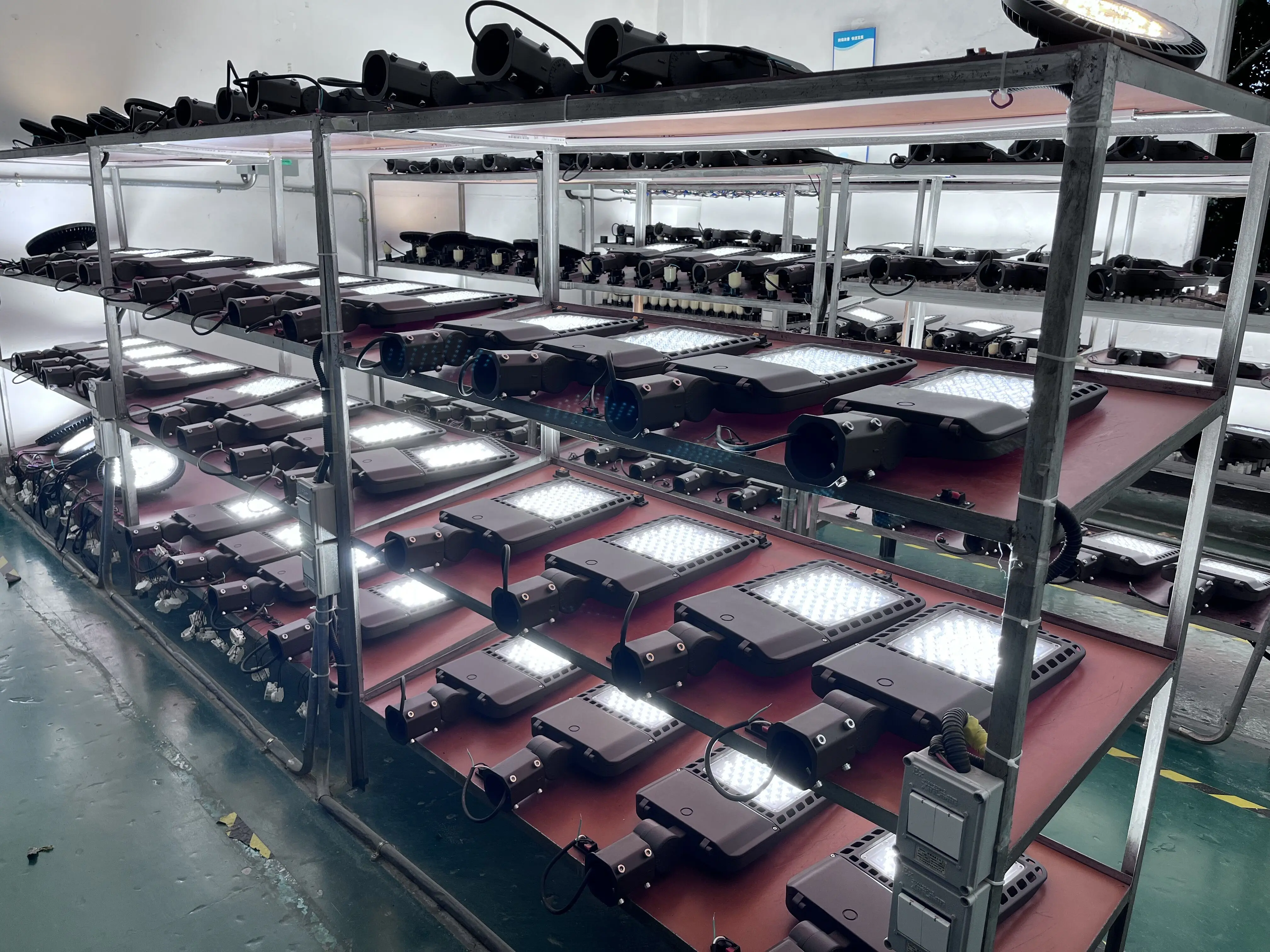led shoebox light 1.jpg