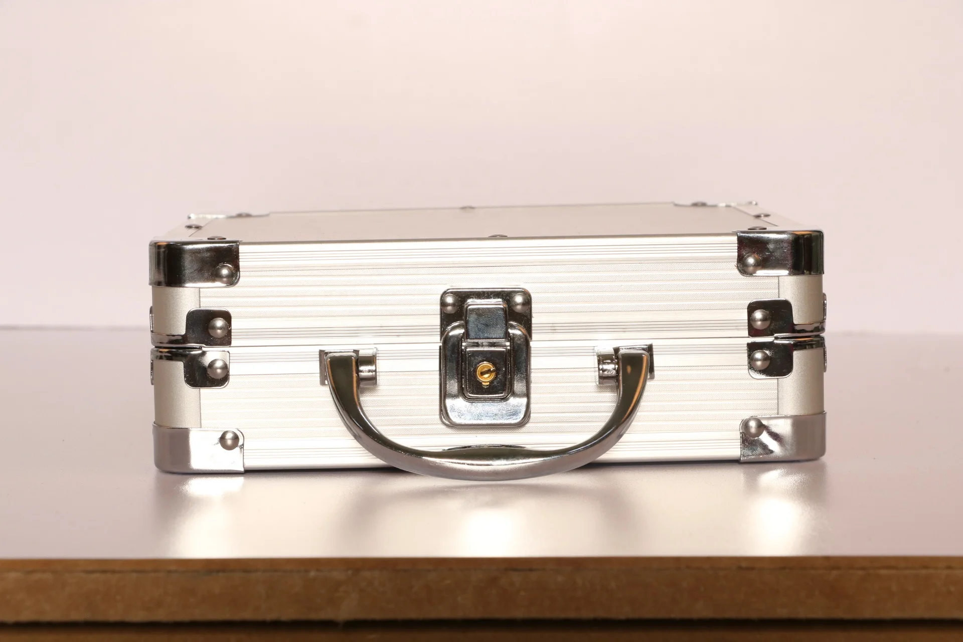 new arrival aluminum poker case chip case with customized sizes From Manufacturer Winxtan Foshan,Guangdong,China