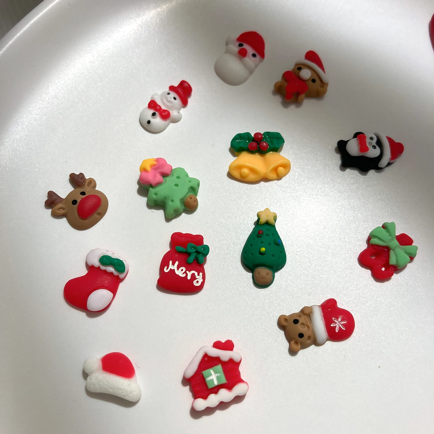 2022 new hot 3d cute cartoon Christmas resin  Santa deer snowman 3d acrylic nail art ornaments