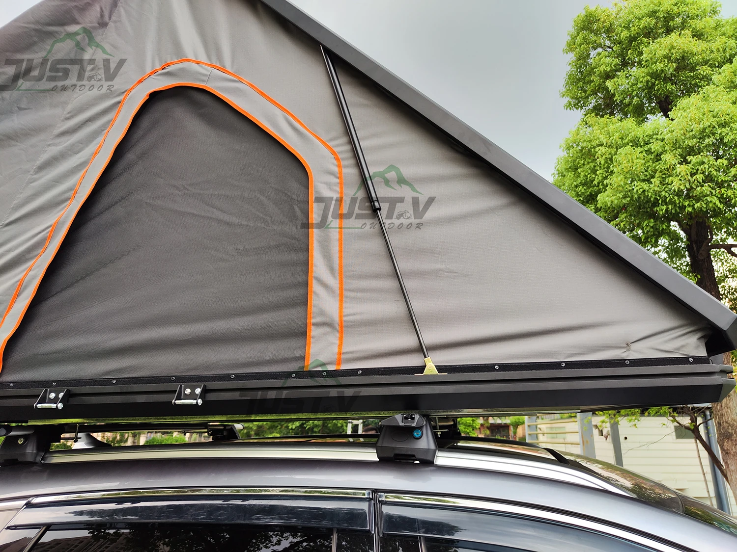 Off Road car Pick Up truck 4x4 camping   hard shell triangle Roof Top Tent Camper For Car Roof Top Tent