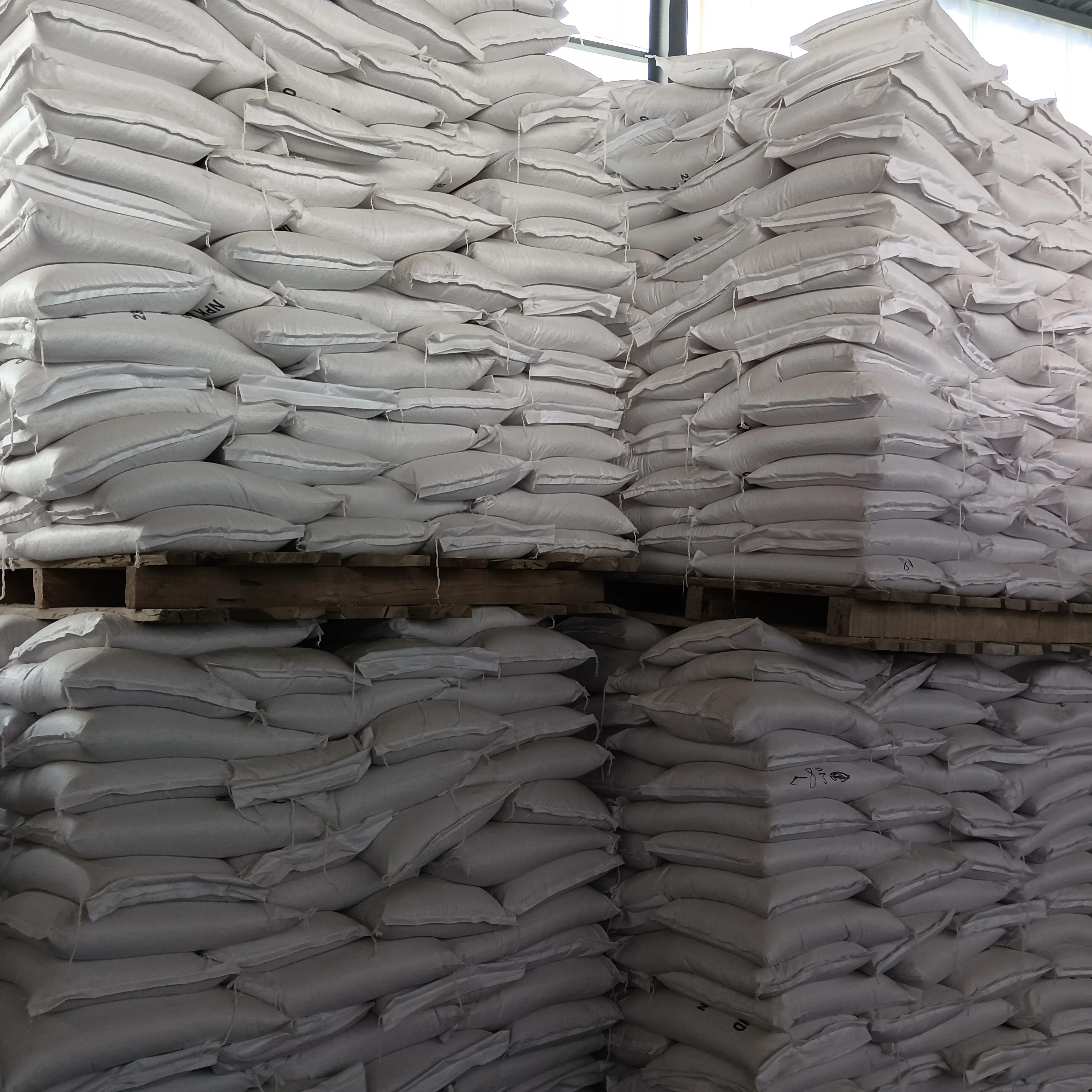 NPK 6-30-6   CAS (Calcium Sulphate ) 65%  Compound Fertilizer Granular Primary color, chlorine-based Controlled Release