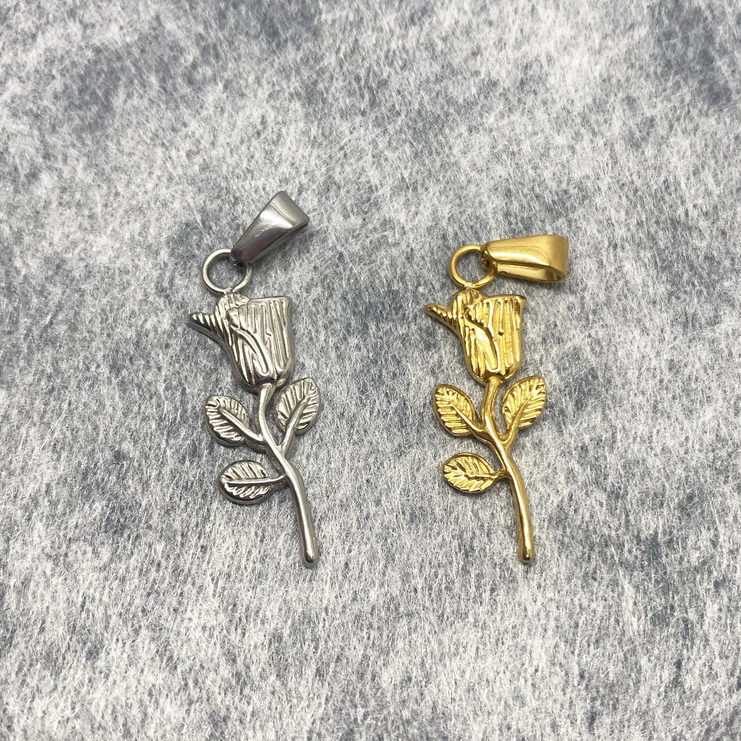 New Arrival Stainless Steel Rose Bear Pendant Non Tarnish 18K Gold Plated Moon Compass Pendant for Jewelry Making