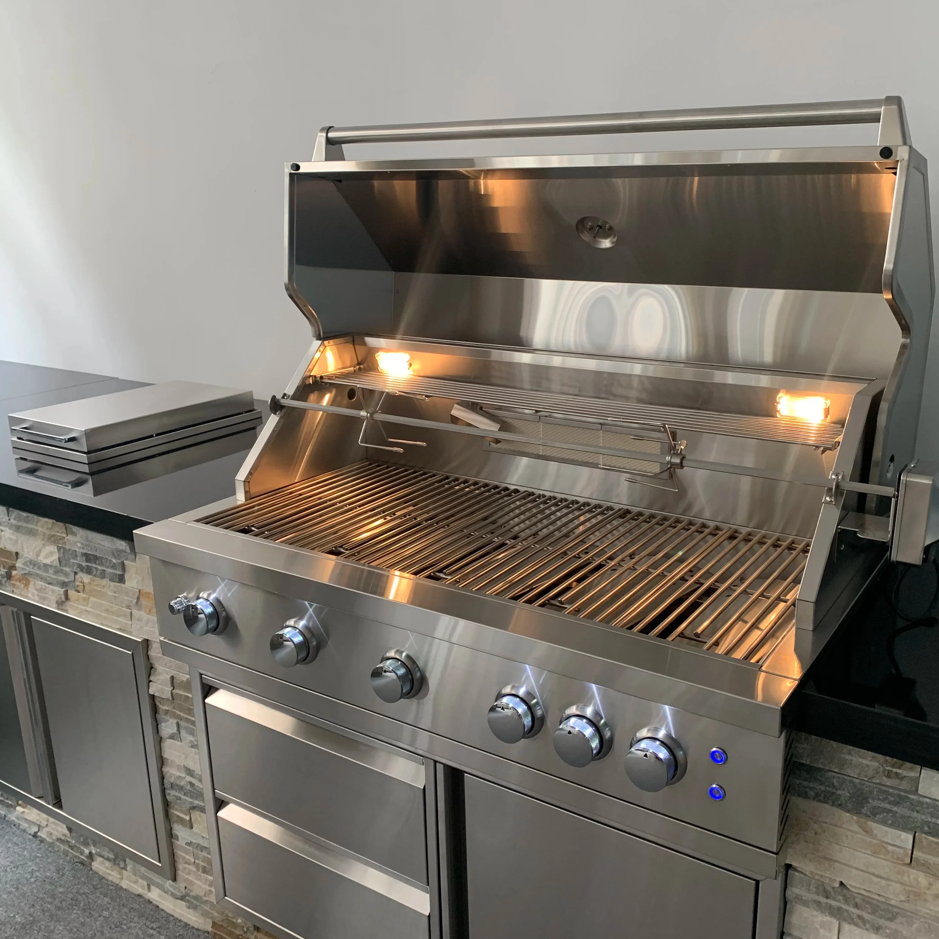 China Manufacturer Full Stainless Gas Stove Top Gas Bbq Grill Built In with LED and Rotisserie