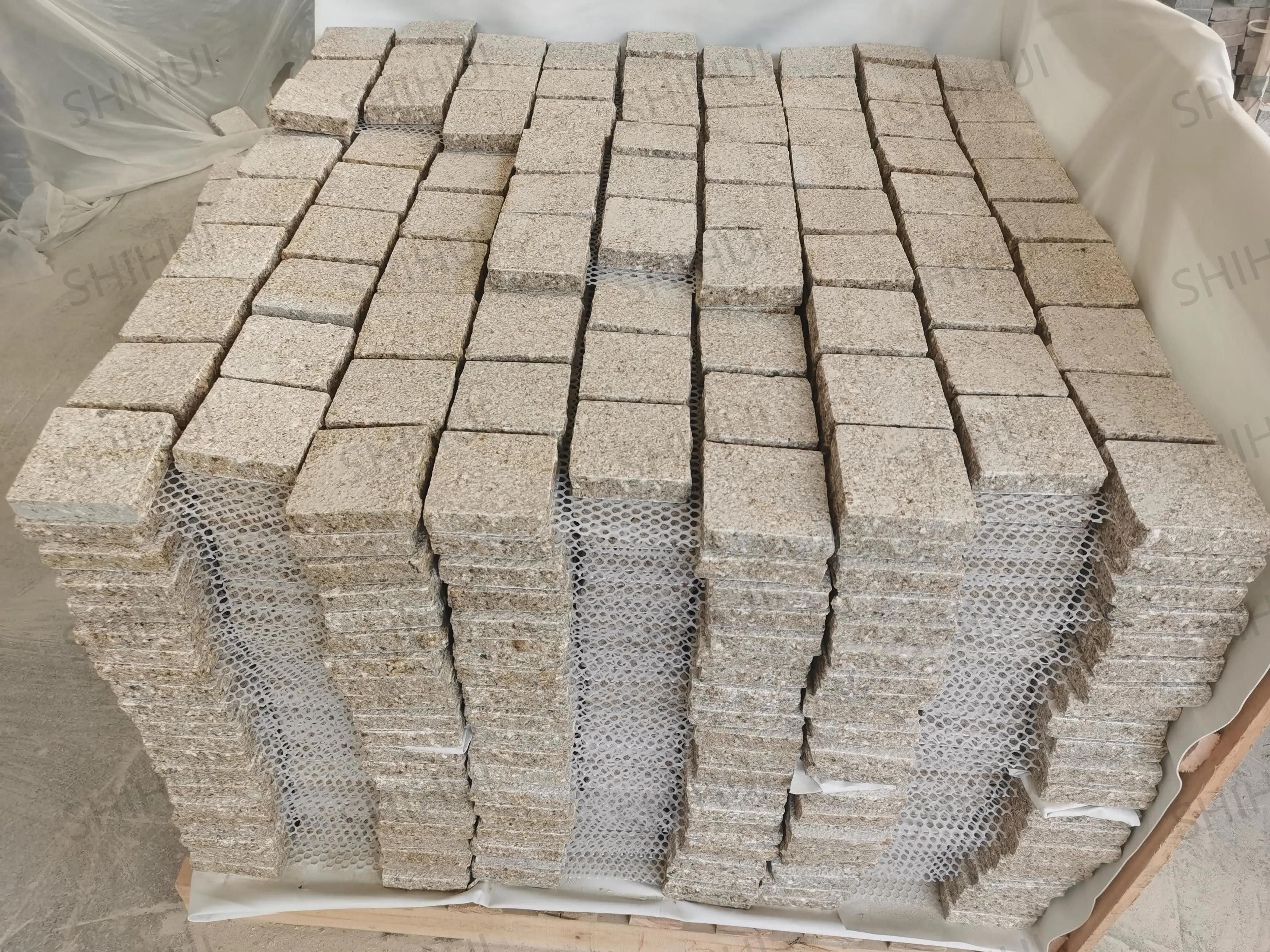 SHIHUI G682 Granite Cube Brick Pattern Brush-Hammered Surface Split Edge Paving Stone Mesh Cobblestone for Outdoor Pavers