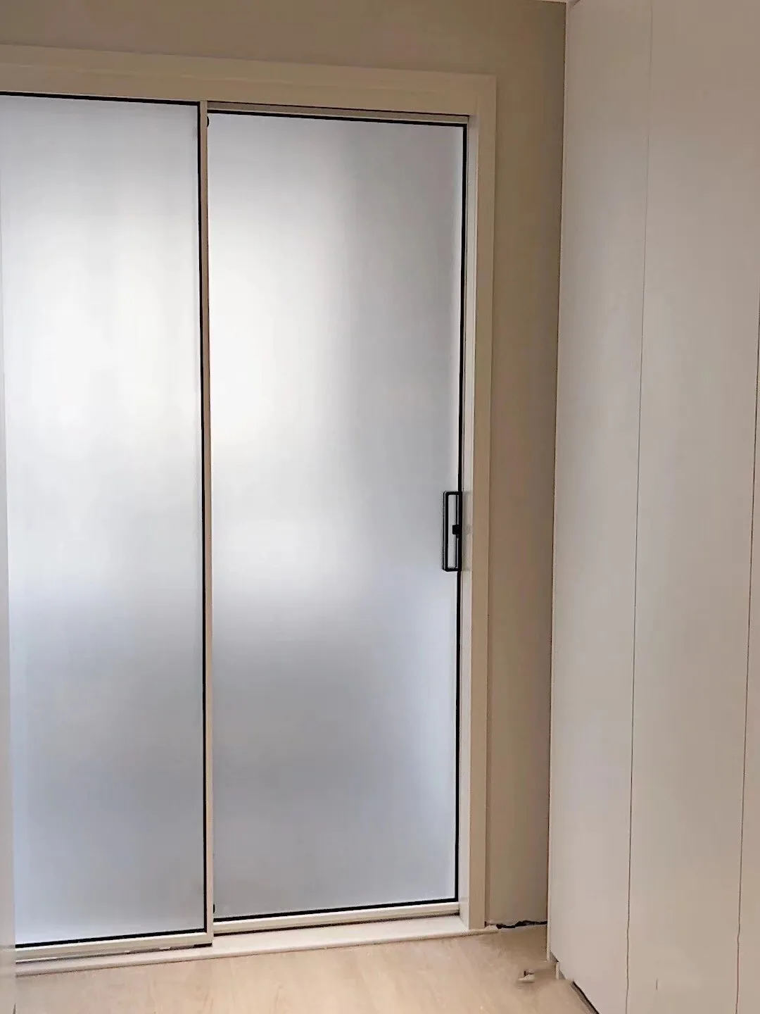 High pravicy excellent decorative frosted anti glare acid etched processed tempered satin etched engraved glass with logo