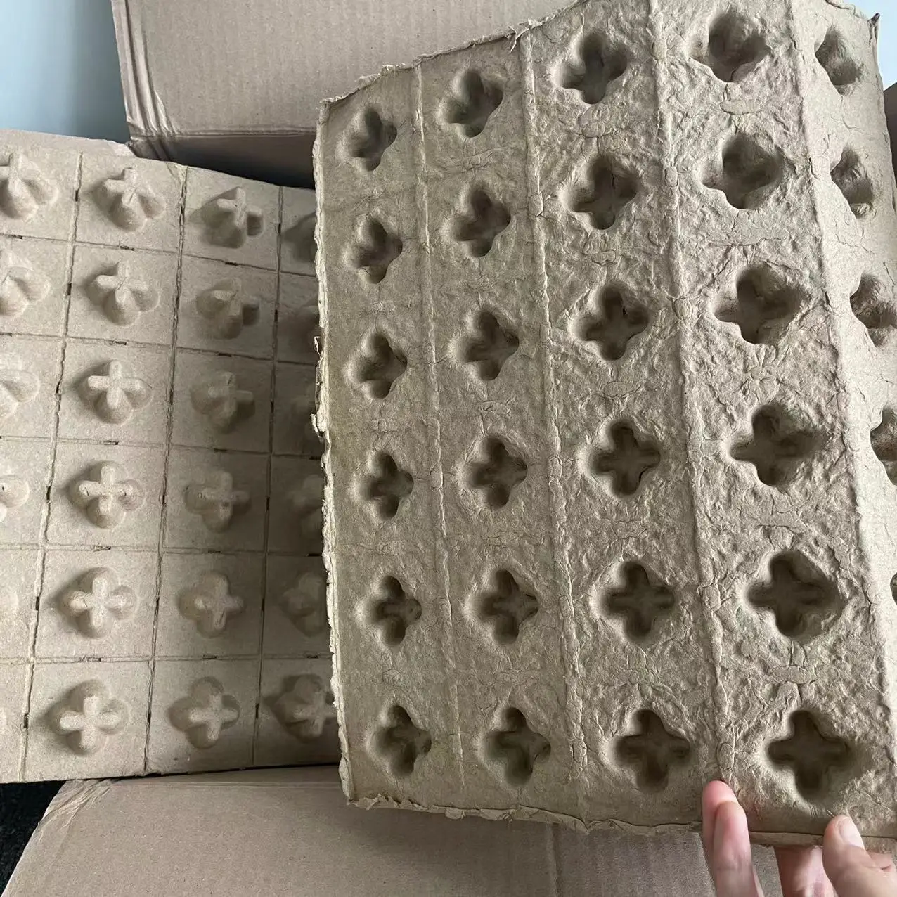 Manufacturer customised molded pulp insert trayprotective  shipping cushion eco friendly kraft paper box packaging insert