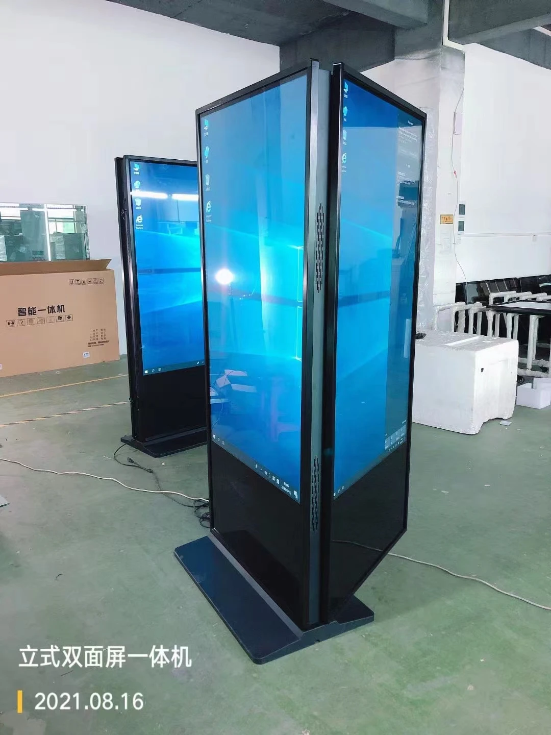 Digital signage manufacturer strong quality 32 43 50 55 inch LCD advertising display free standing indoor digital totem kiosk