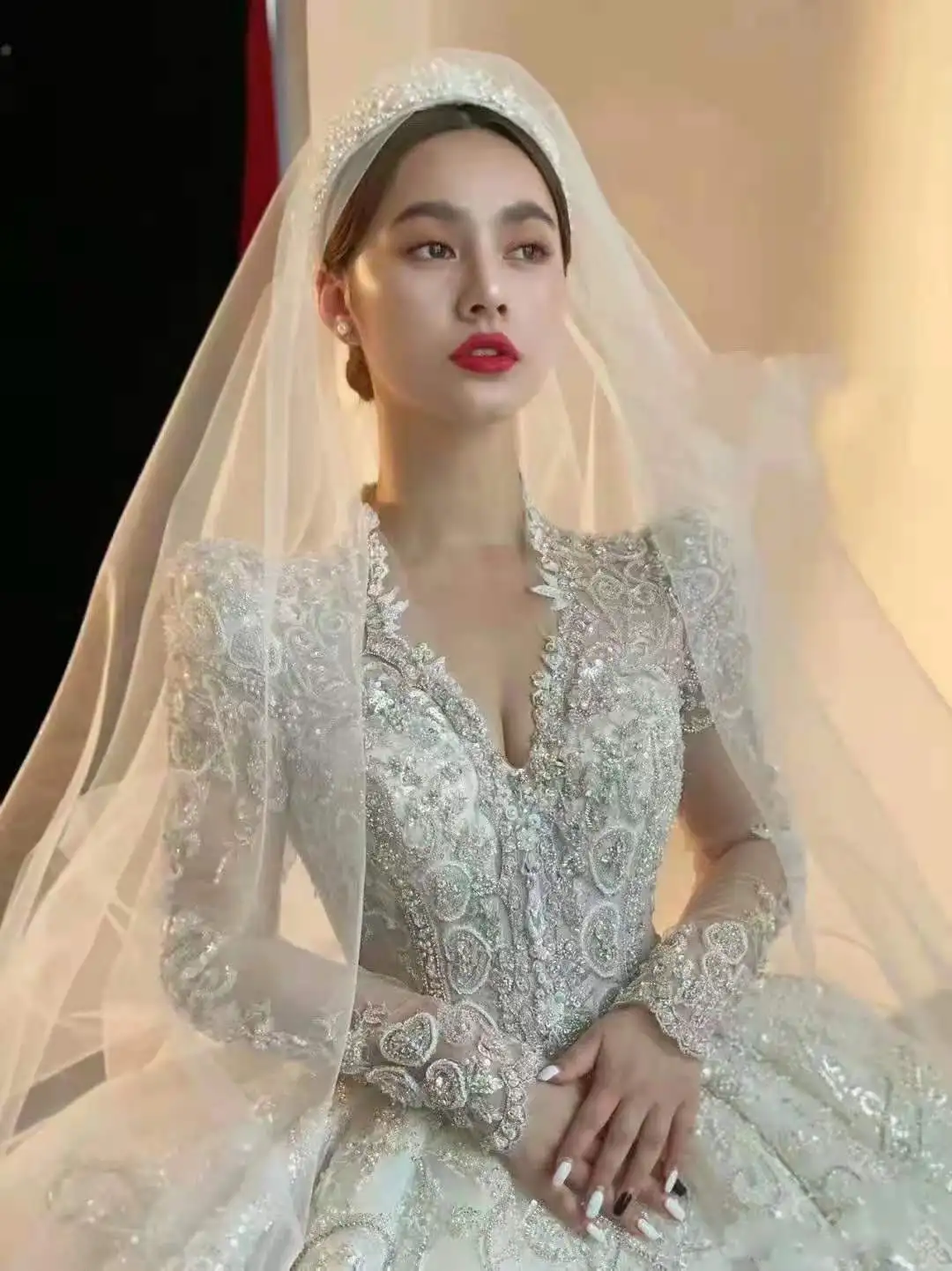 Long sleeves crystal Bll bridal dress Luxury bead  Lace Arabic Wedding Dress Big  Ball Gown dress For Women