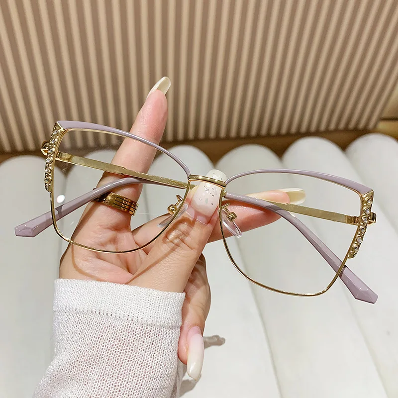 9038 Fashion Photochromic Anti-blue Light Glasses Retro Cat Eye Dot Diamond Glasses Factory Metal Frame