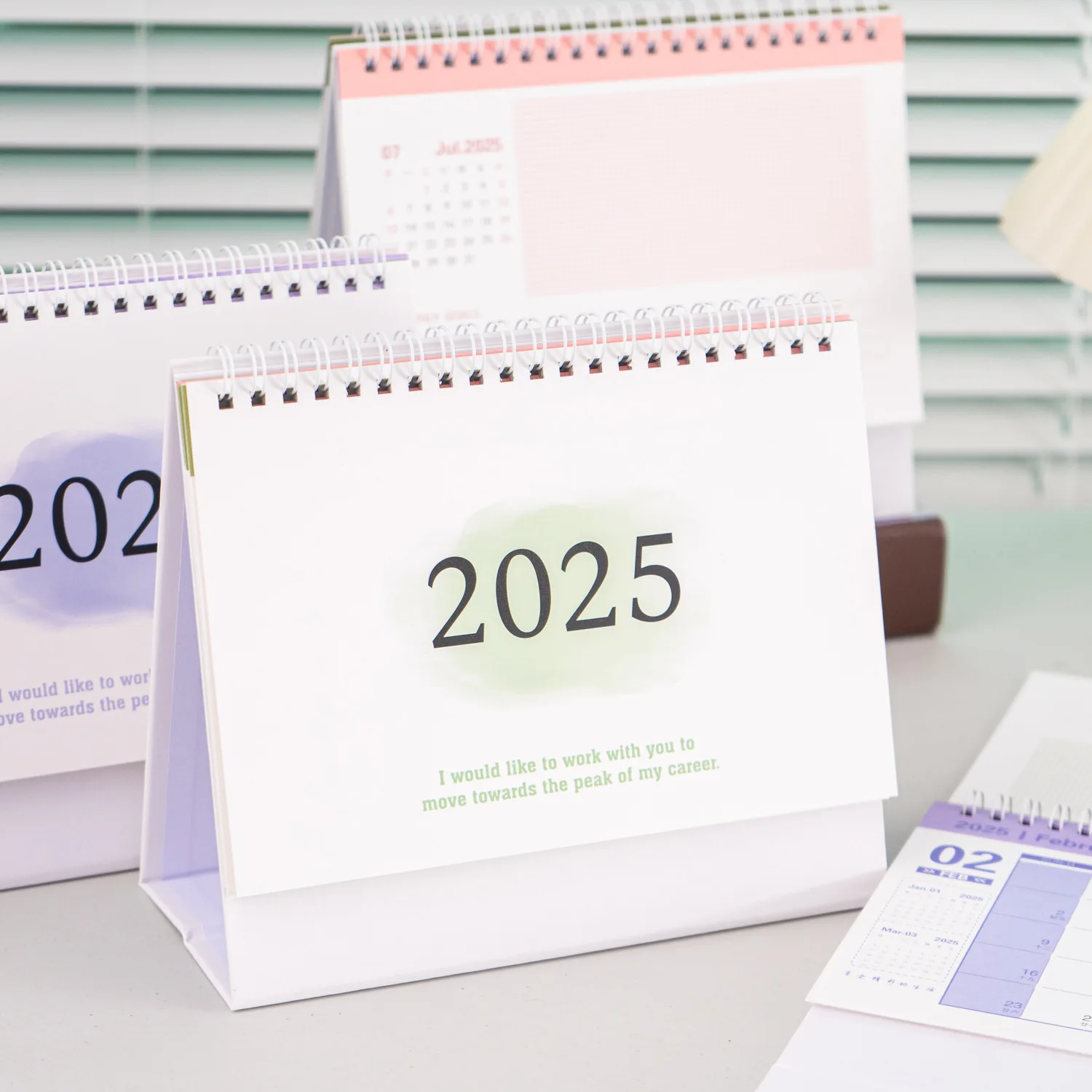 Desk calendar spot wholesale new 2025 clock-in calendar desktop ornaments calendar book
