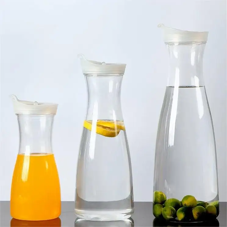 Пластиковый кувшин для воды