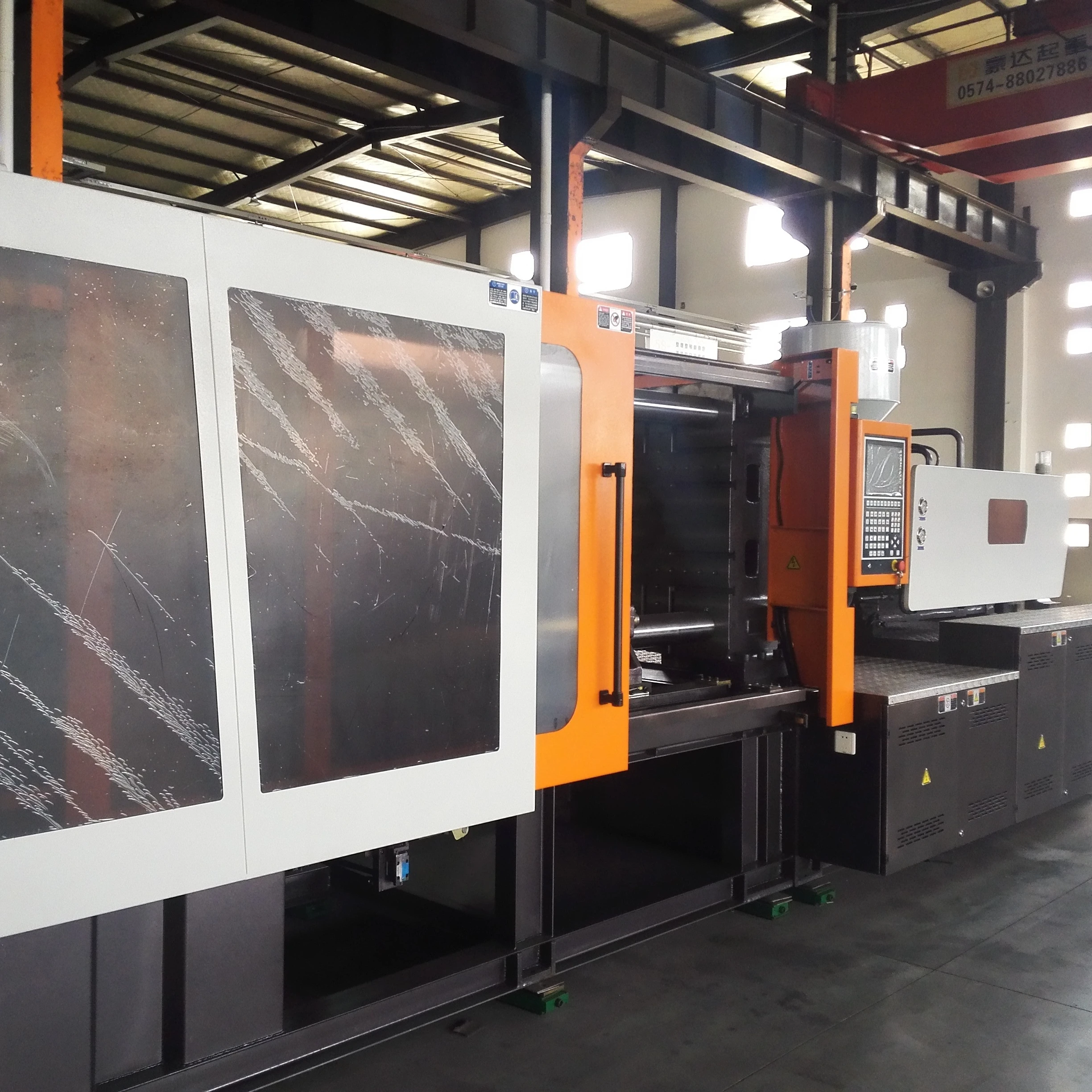 plastic box making machine injection molding 568Ton AX-568