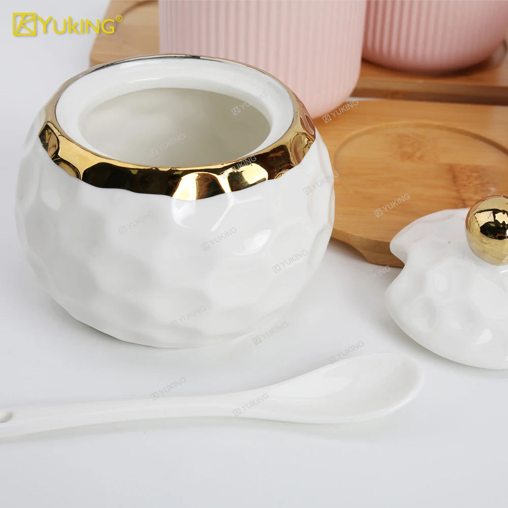 Creative kitchen Porcelain storage jar set Salt And Pepper Shakers Oil jar Set Ceramic Seasoning Tank Set for Kitchen Restaurant