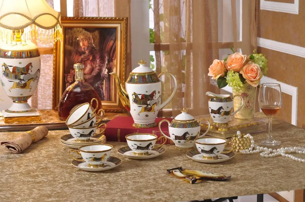 
61pcs New Design Dinnerware Sets Luxury Tea Cup And Saucer Hand Printing Bone China Dinner Set 