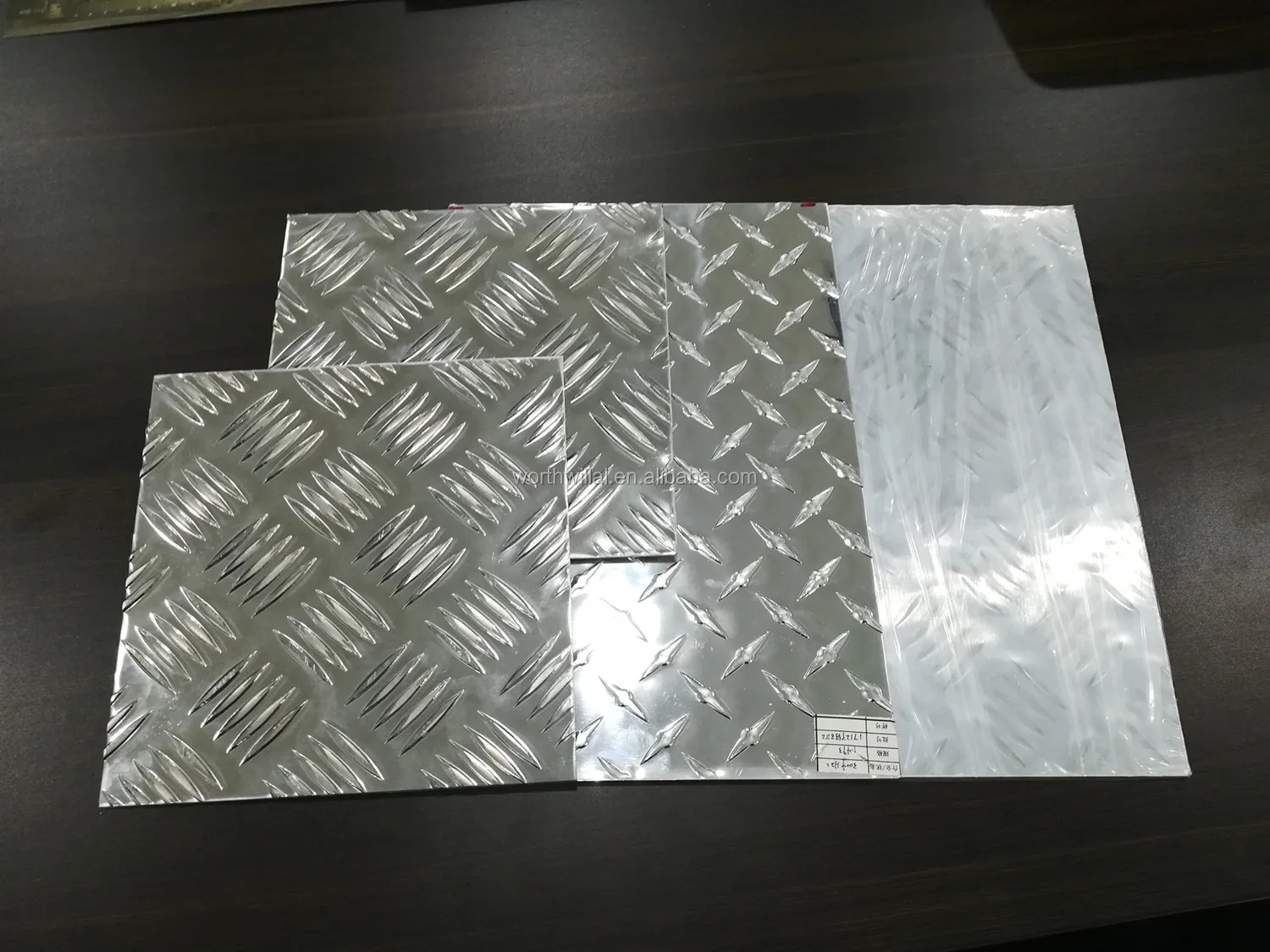 Embossed Aluminium Diamond Sheet 1060 3003 5052 5754 Aluminum Checker Plate