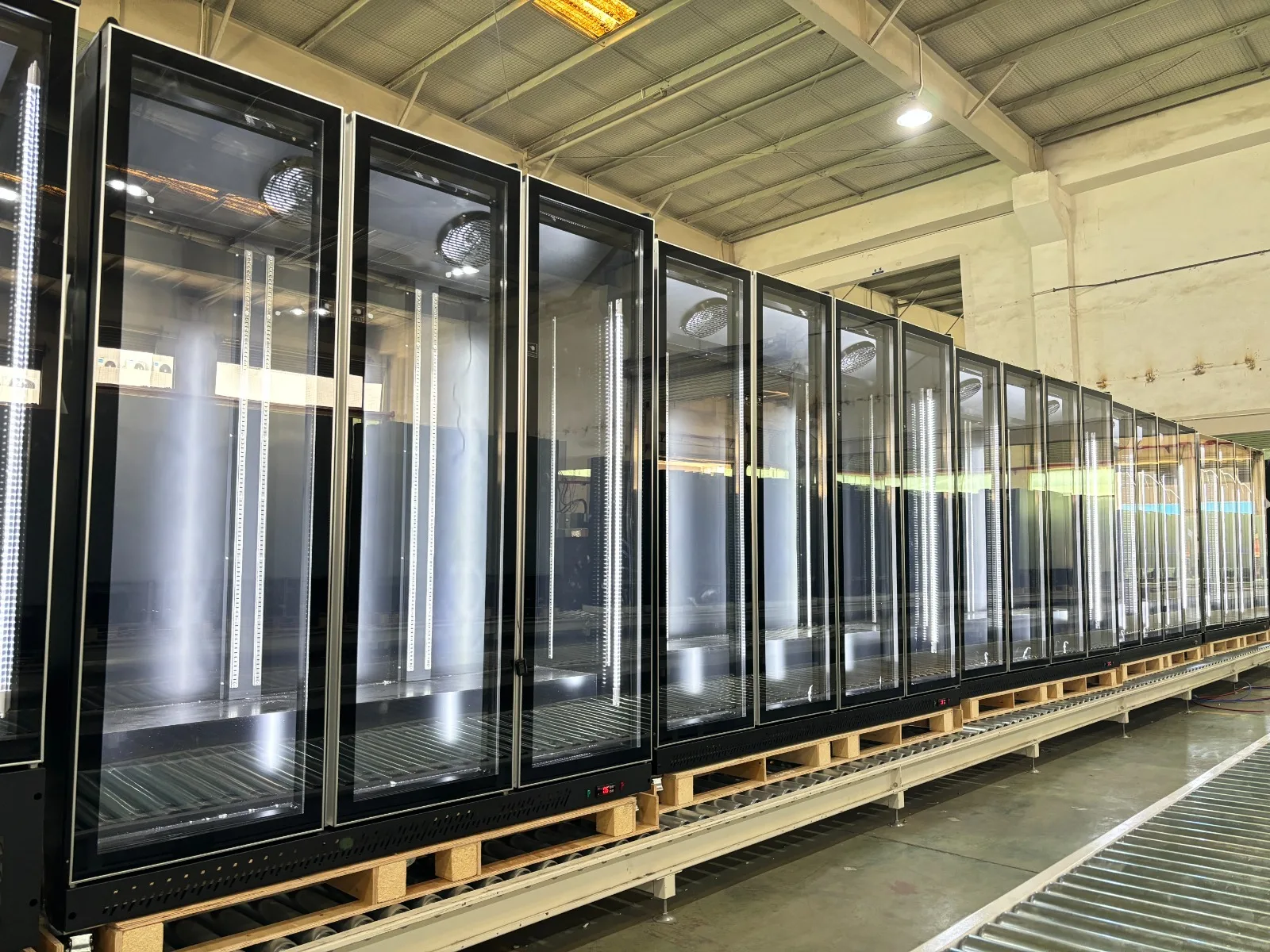 drink chiller refrigerator aluminum frame glass door fridge supermarket store beverage drink showcase display cooler freezer