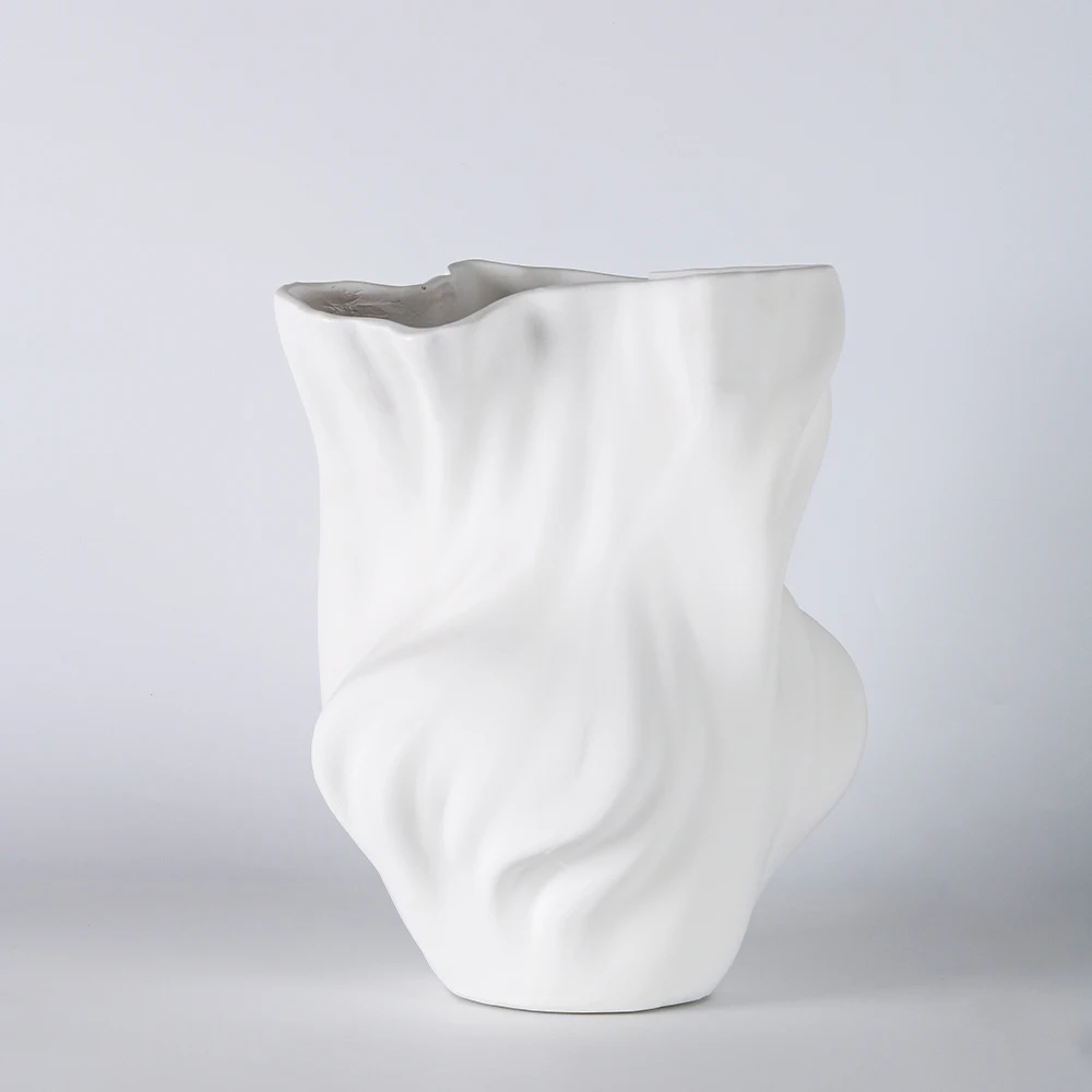 Hot-Selling Wholesale Factory Designer Living Room Minimalist Tabletop Art Deco Zen White Flower Ware Vase Resin Vase