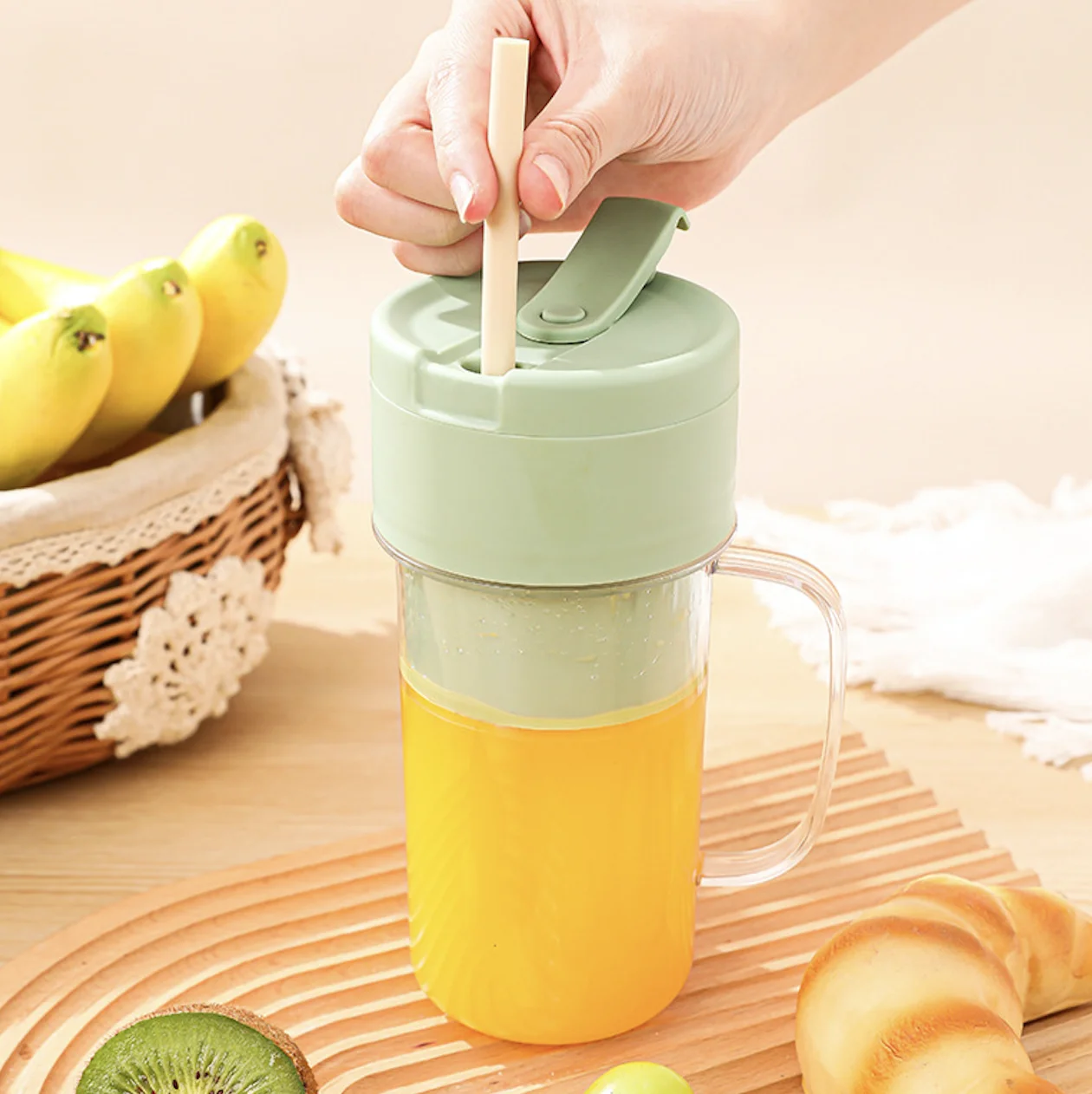 Good Price Wireless Fresh Fruit Juicer Cup Smoothie Mixer Blender Cup With Handle