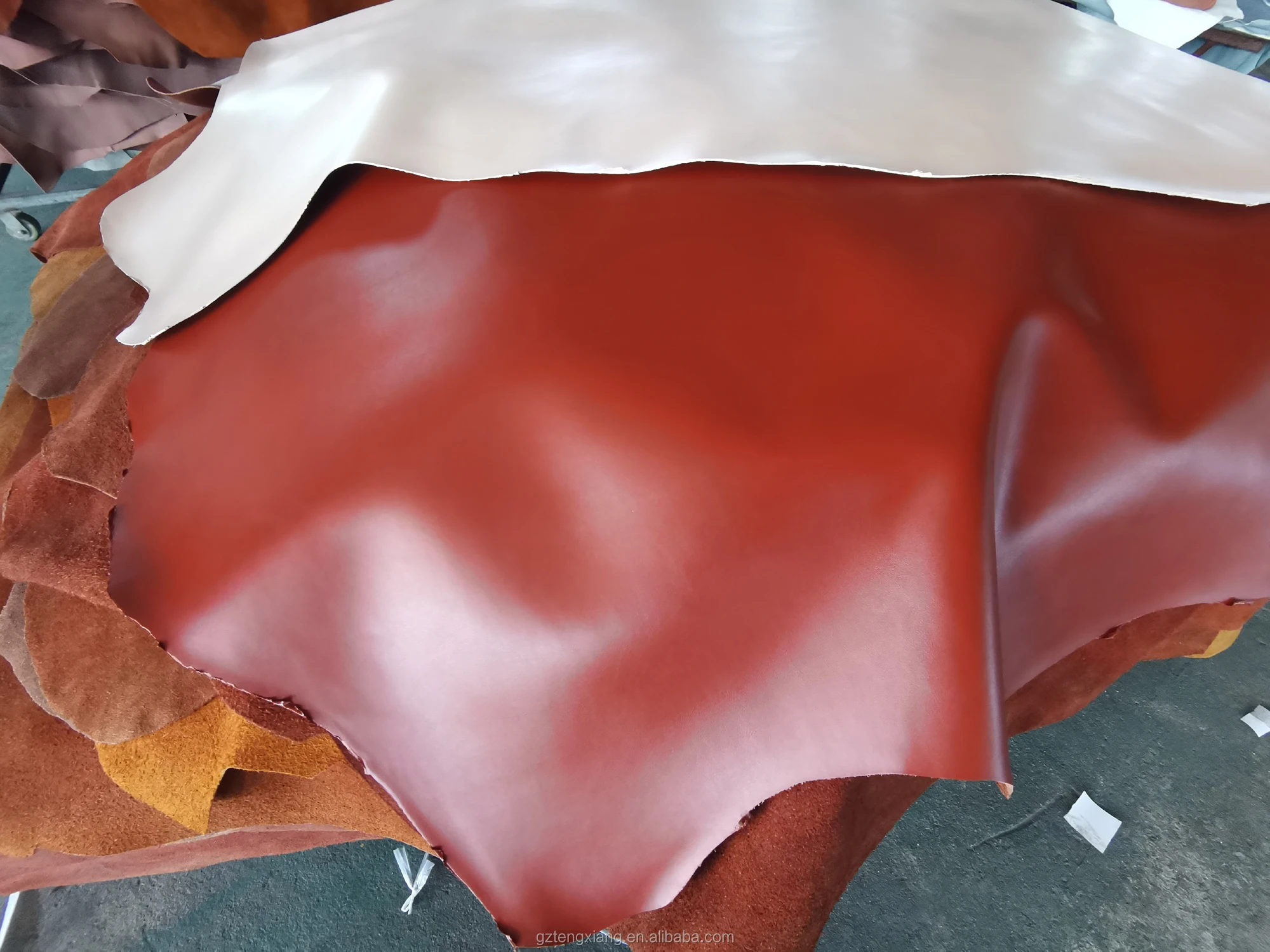 Регенерированная кожа из натуральной коровьей кожи с полиуретановым