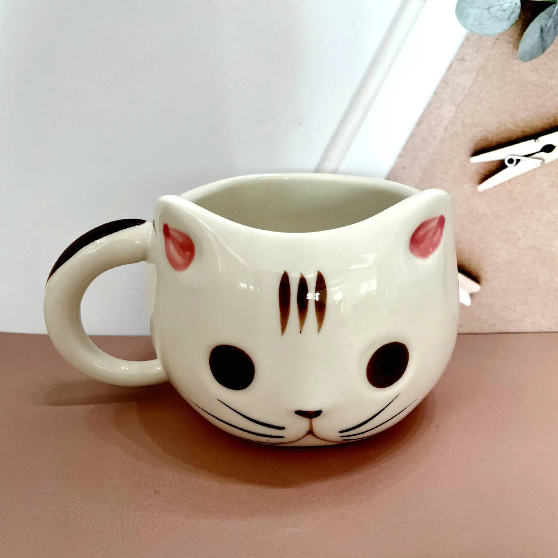 Chinese factory hand drawn cartoon cat shaped ceramic mugs