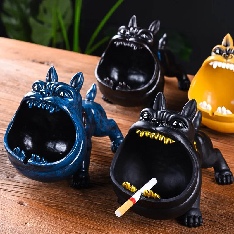 wholesale custom Resin Astronaut Hero Posture Statue Creative Figurine Sculpture Ashtray for Home Tabletop Ornament Decoration