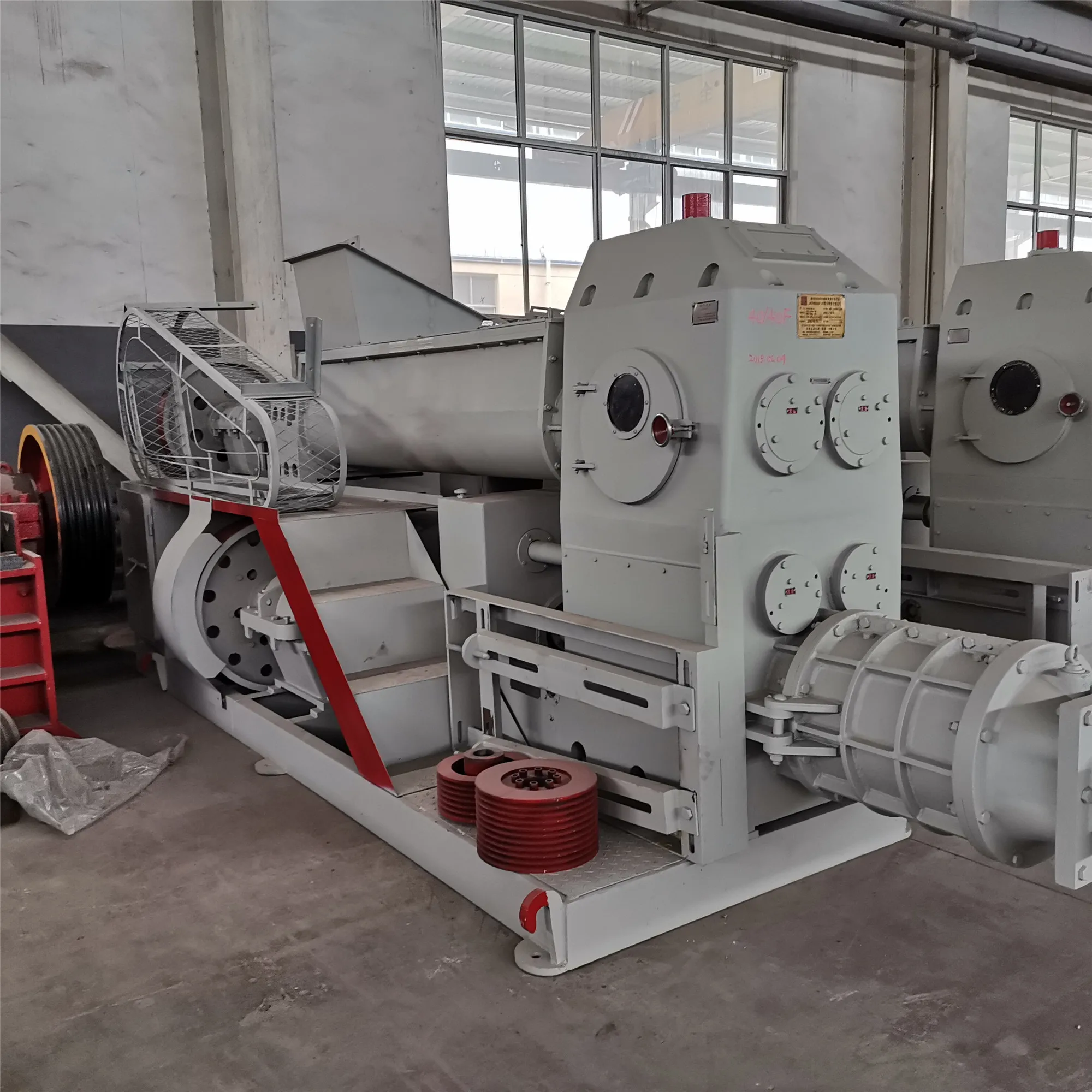 Lower Price bricks vacuum extruder red soil mud clay hollow automatic brick making machinery