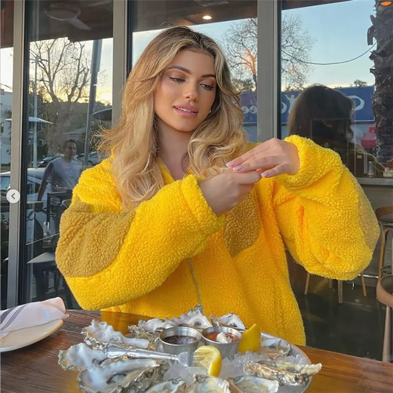 Wholesale new arrivals winter coat ladies streetwear contrast colors biker plush jackets for women 2022