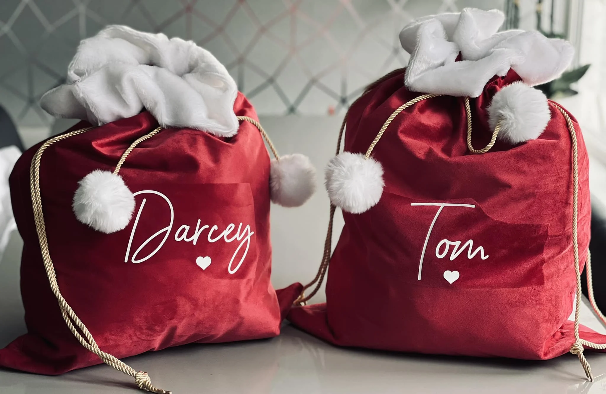 Праздничный Санта-мешок хорошего качества, мягкий бархат с большими помпонами, монограмма, бархатные рождественские мешки