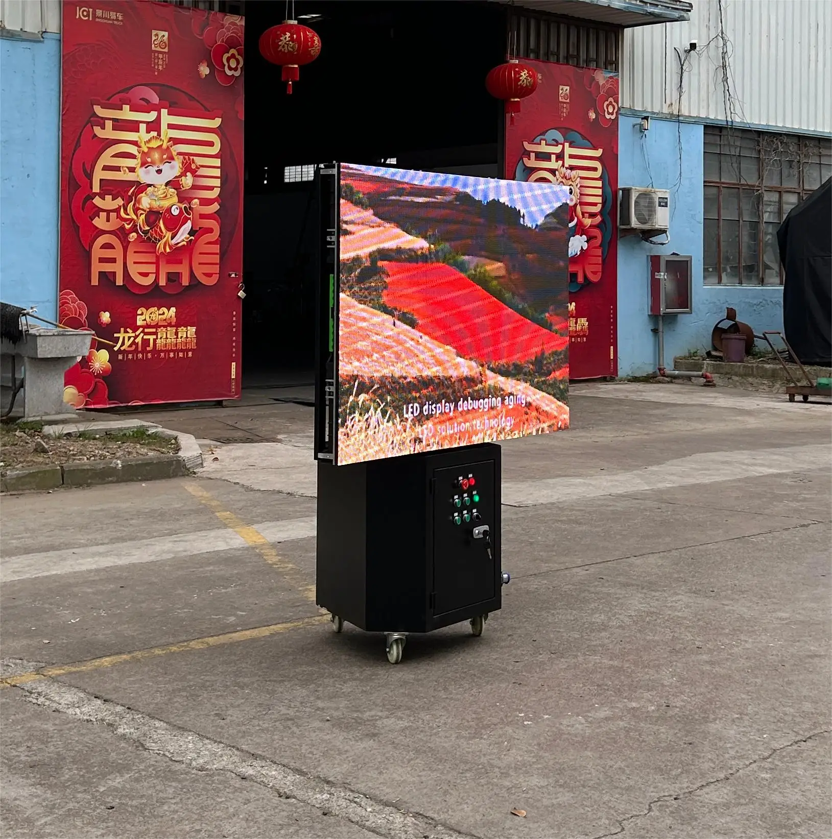New product  3-sided rotating LED vehicle Outdoor  led display creative rotating screen mobile digital billboard screen