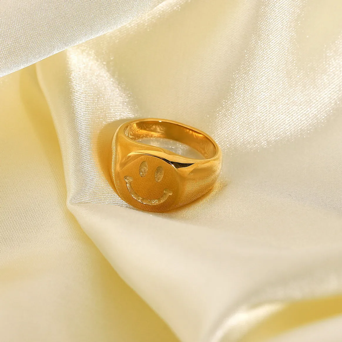 Custom Hot smiling face ring fashion trend Stainless Steel Gold Plated student Gift cartoon Ring customized ring