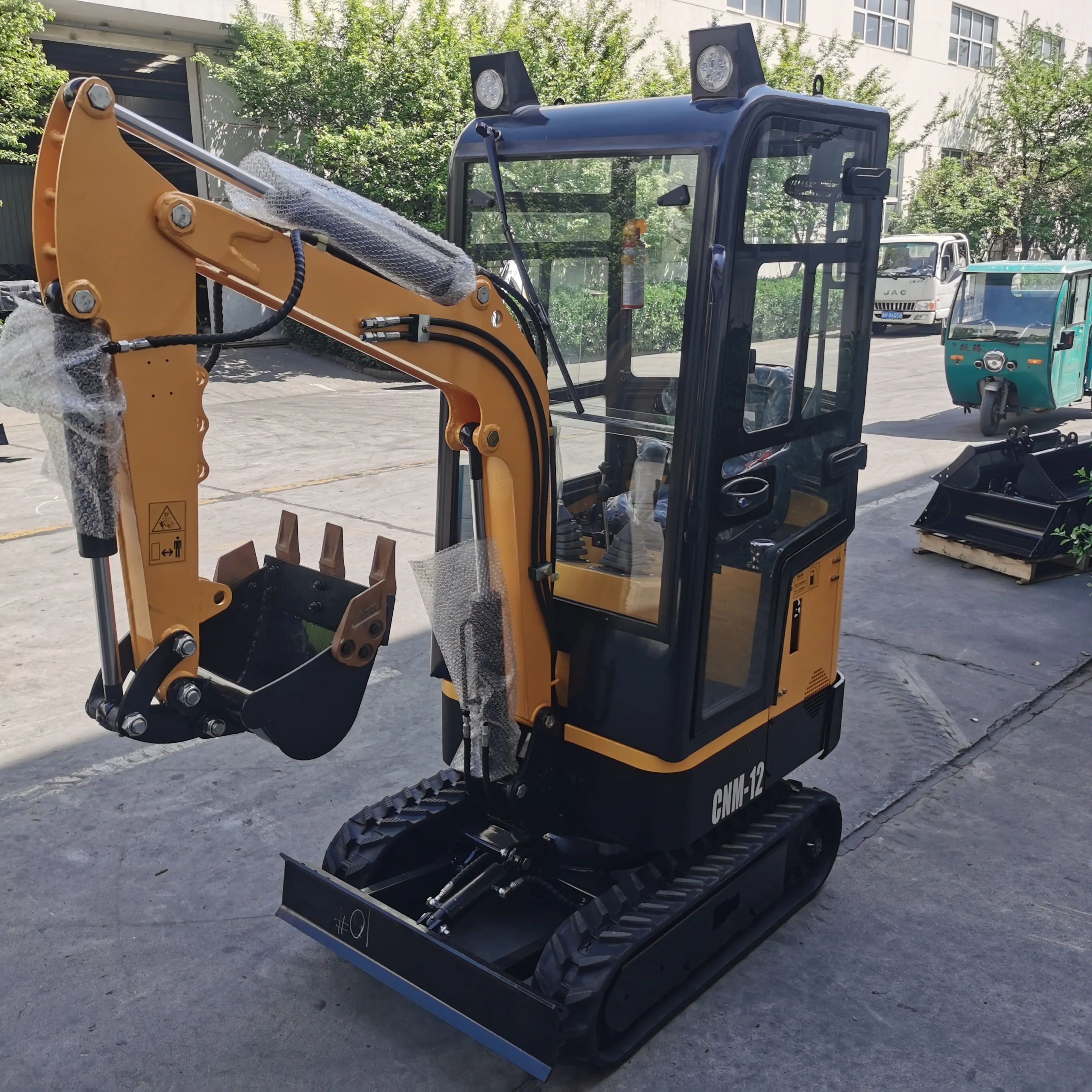 Shandong CNMC 1.2 T Small Garden Digging Machine/China Full Hydraulic Mini Excavators