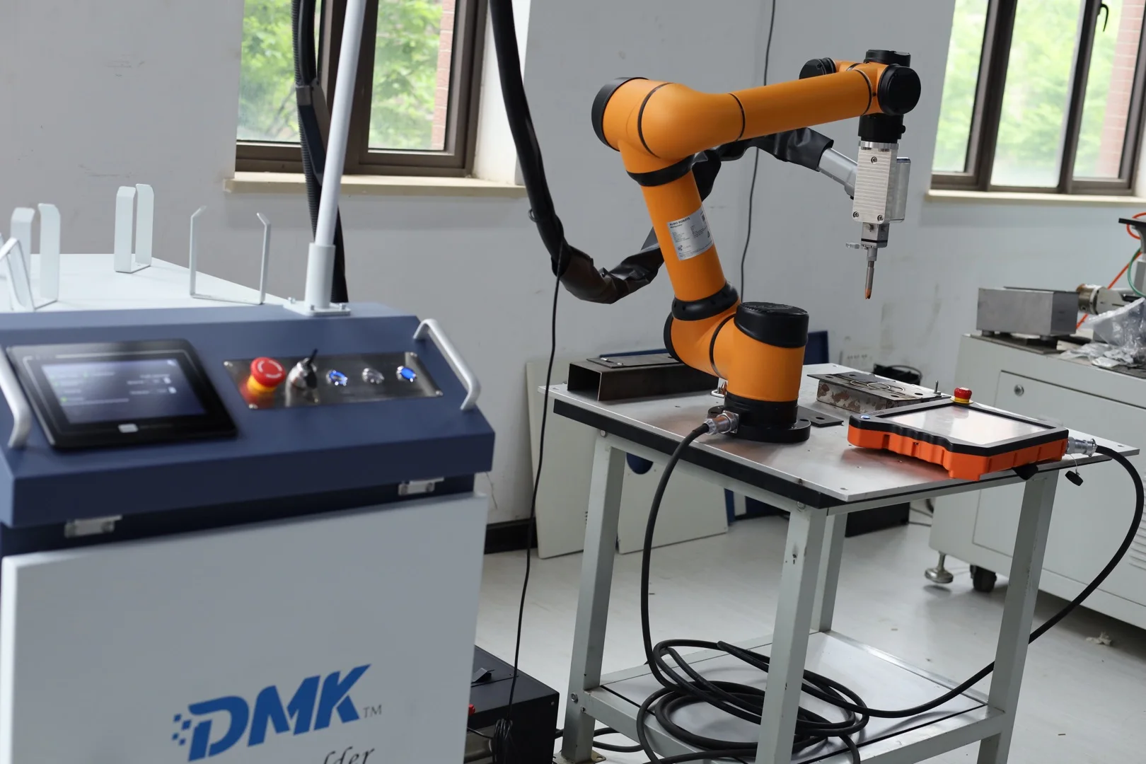 Smart Machinery Collaborative Robot 4 Axis Robotics Arm Welding Payload 6kg  New Design Cheap Price 6 Axis Cobot Manipulators