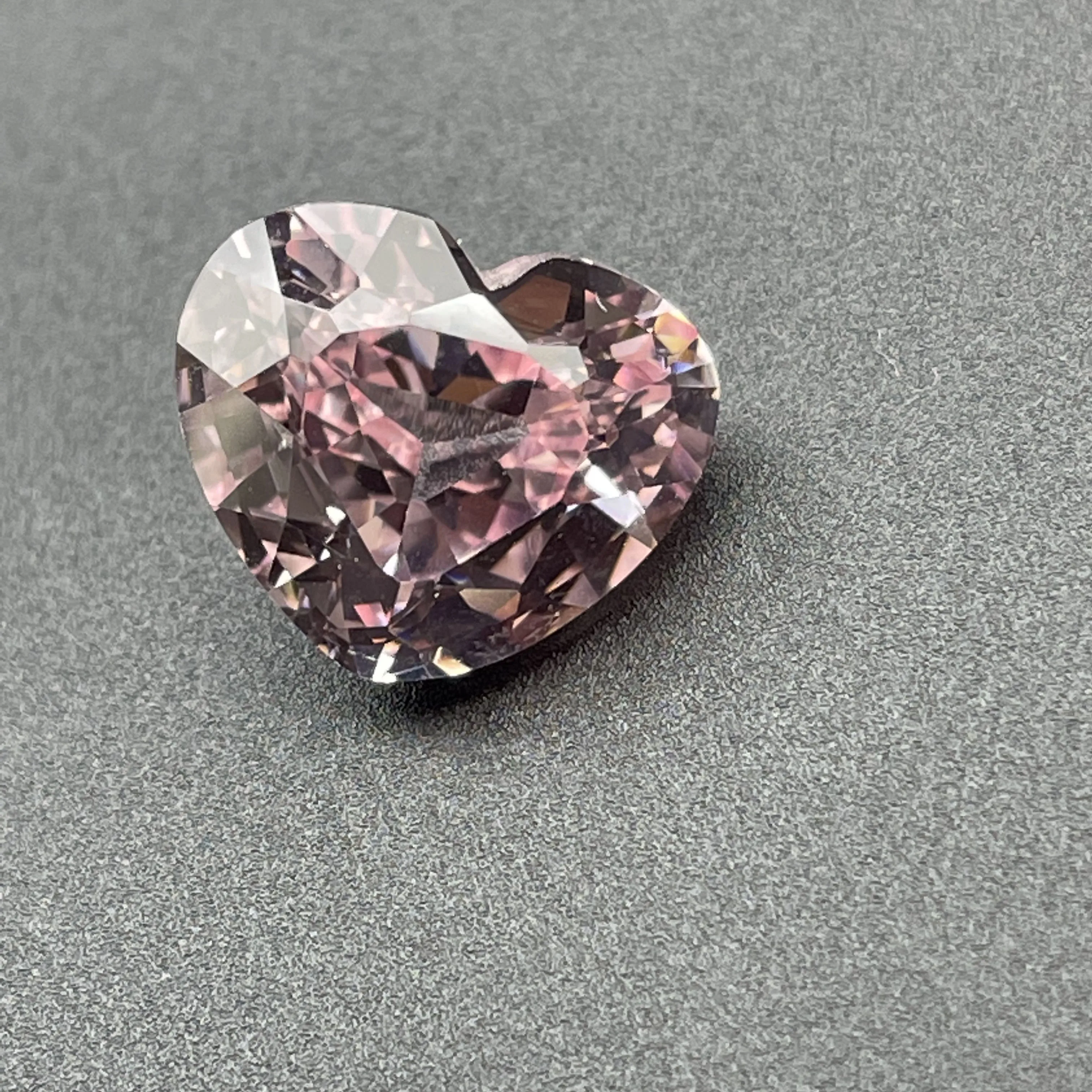 ZHF Jewelry Fashionable and delicate new different color Pink heart shape 5.85ct11.56*9.74 thickness 6.64m