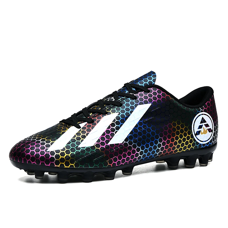 2021 wholesale White and Black PU Upper Soccer Football Shoes Low cut TPU Sole Soccer Boot High Quality Made in QHUANZHOU China