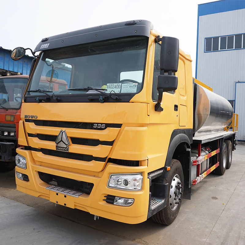 HOWO 6x4 RHD Asphalt Patching Truck Bitumen Sprayer Truck Asphalt Bitumen Tank Truck Bitumen Emulsion Sprayer Road Maintenance