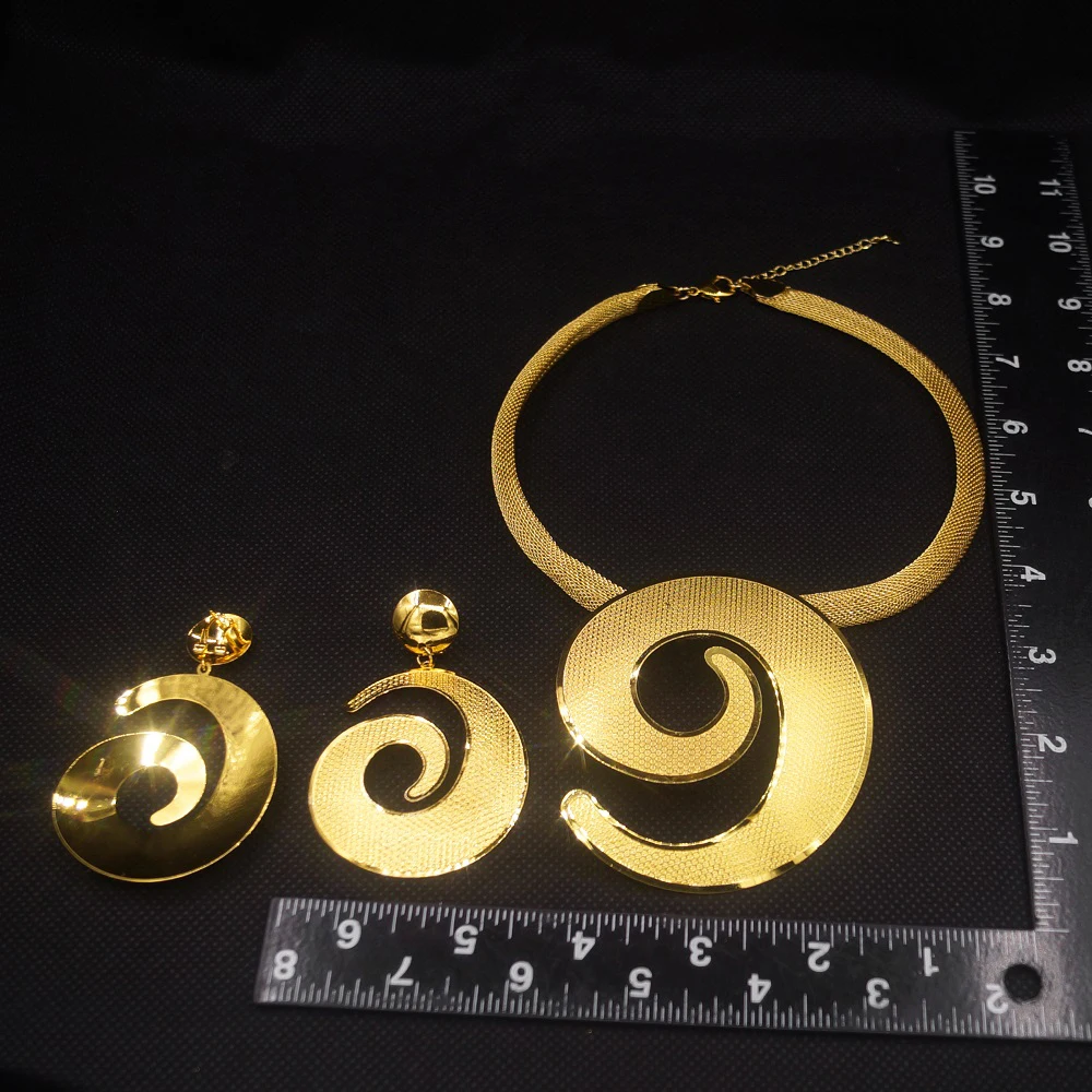 Zhuerrui Newest Dubai Gold Plated Jewelry Sets Elegant 18k Ladies Accessories Brazilian Design Necklace Earrings Sets MH2200925