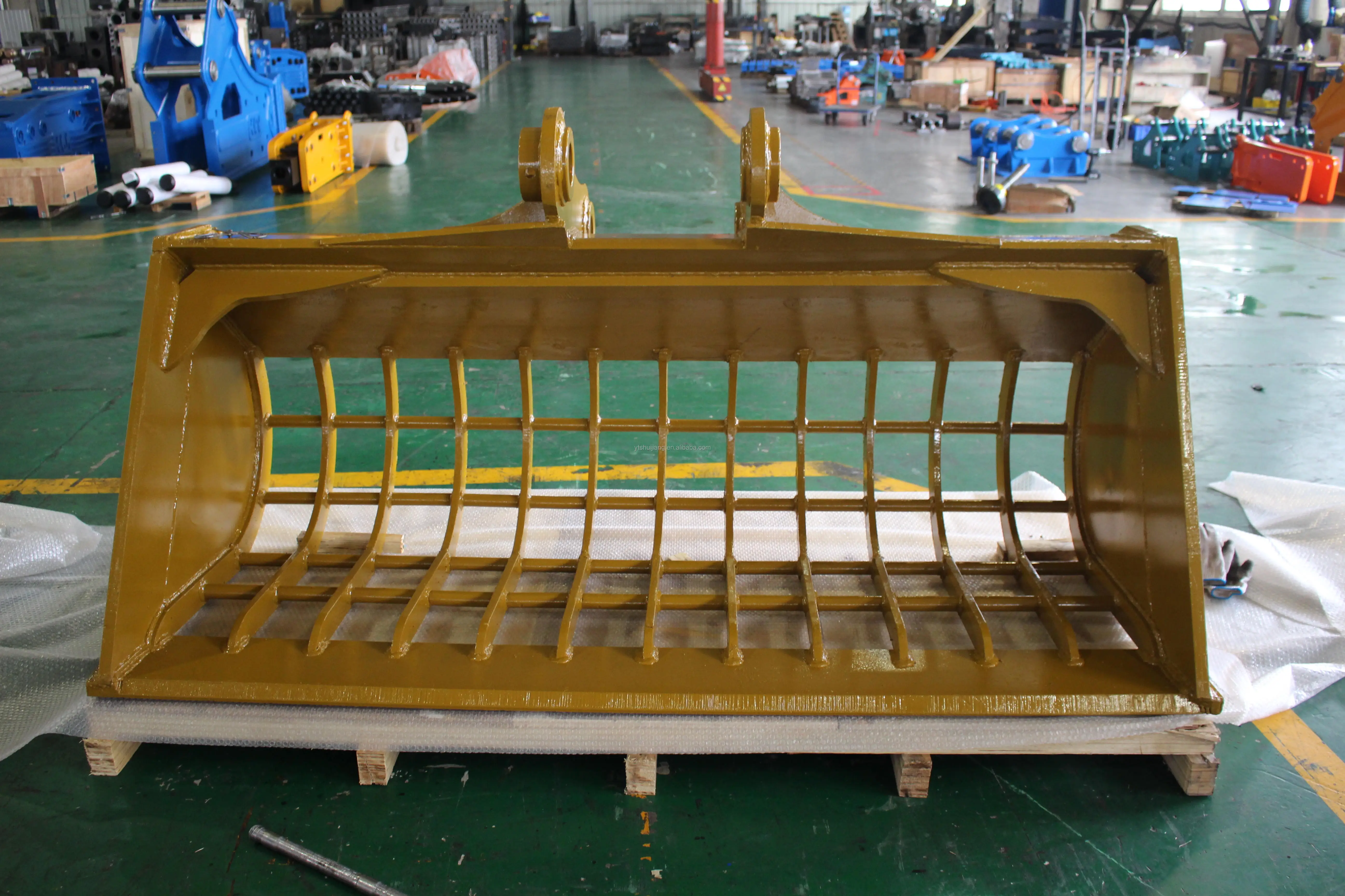 Mining rock bucket Excavator concrete block crushing bucket