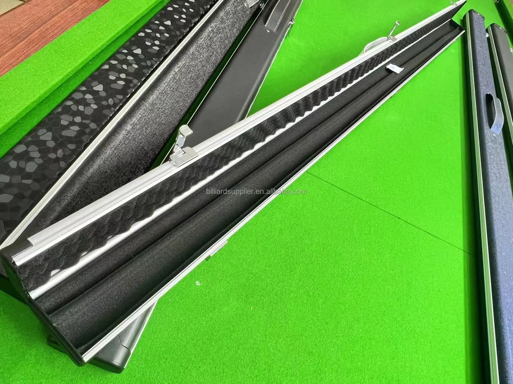one pieces Snooker aluminum billiard  cue case with leather cover flannel sponge lining pool cue case 3/4 halo case