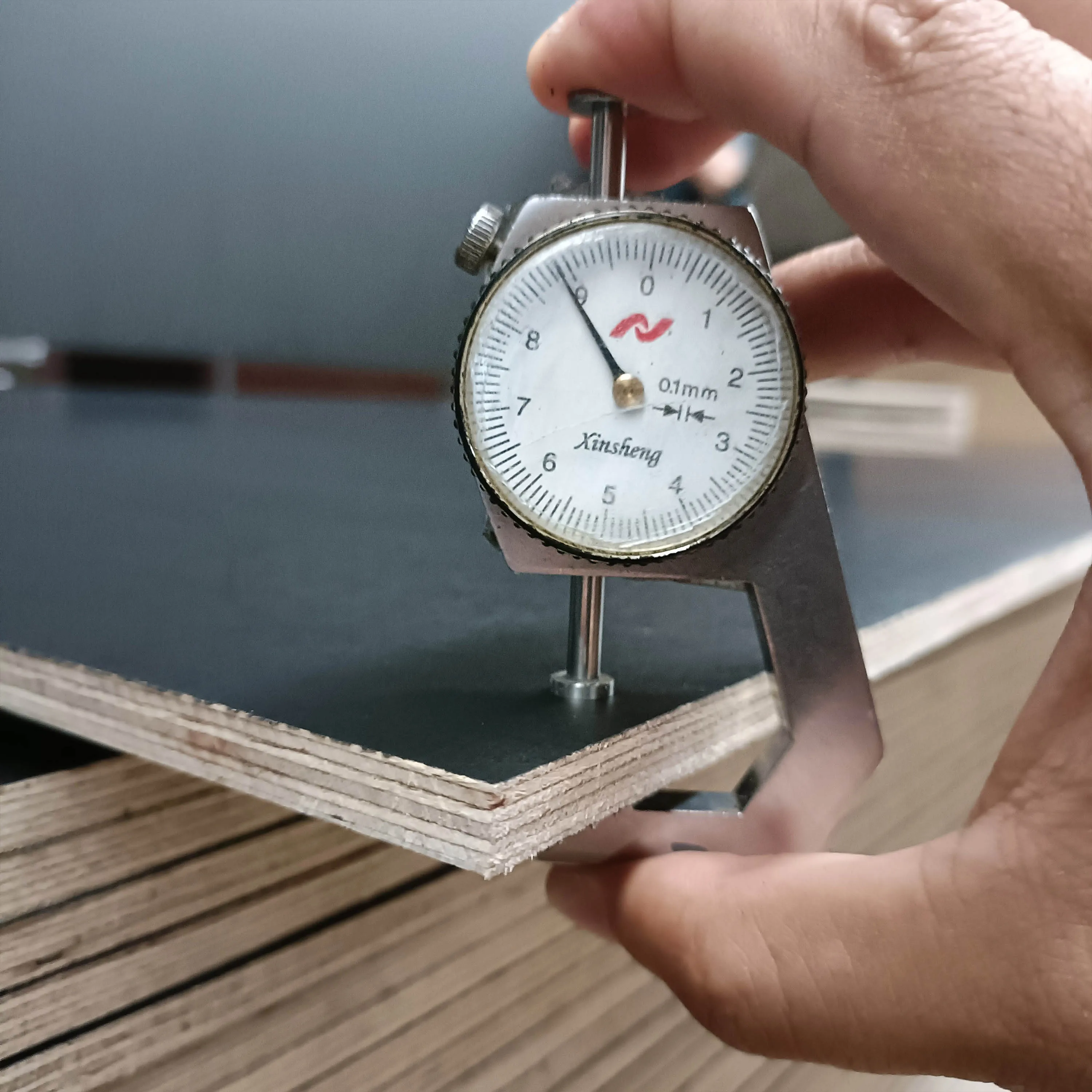 Phenolic anti-slip waterproof film faced plywood 18mm black brown film faced plywood