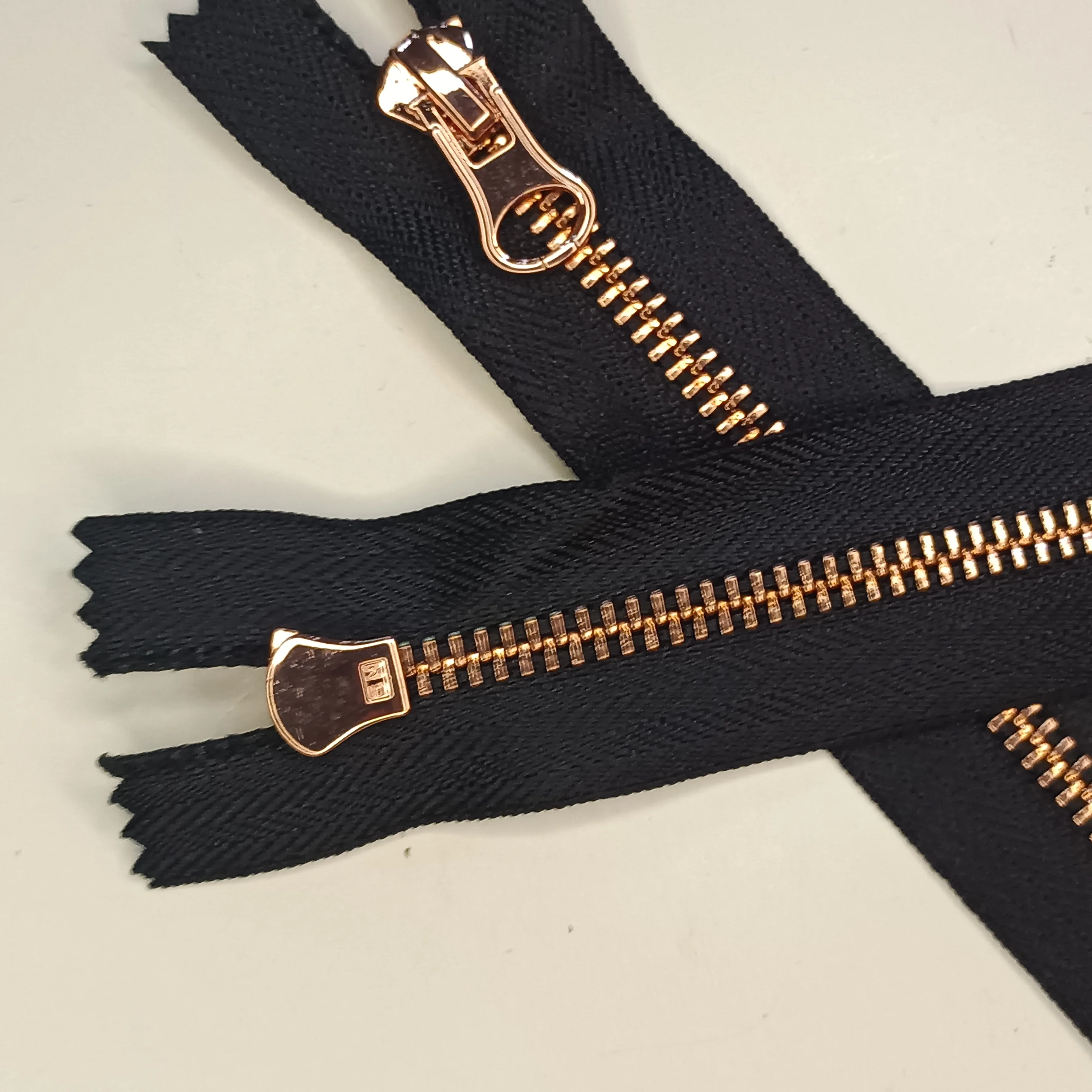 Environmentally friendly Metal No5 plating rose gold Y Teeth closed end zippers with sliders for shoes Clothing bags Lug