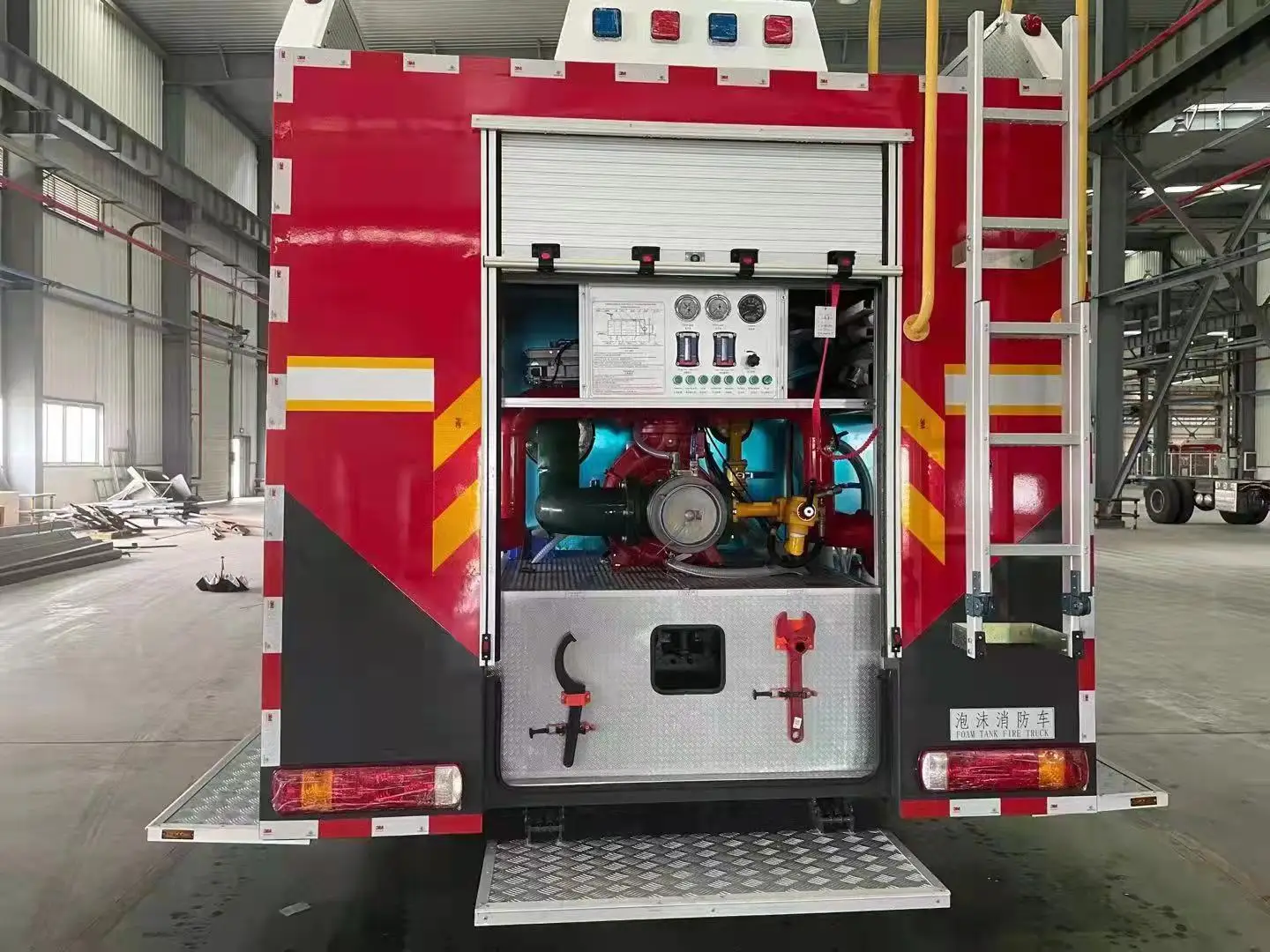 Chinese Manufacturer 4*2 Fire Fighting Equipment Water Fire Truck For Sale