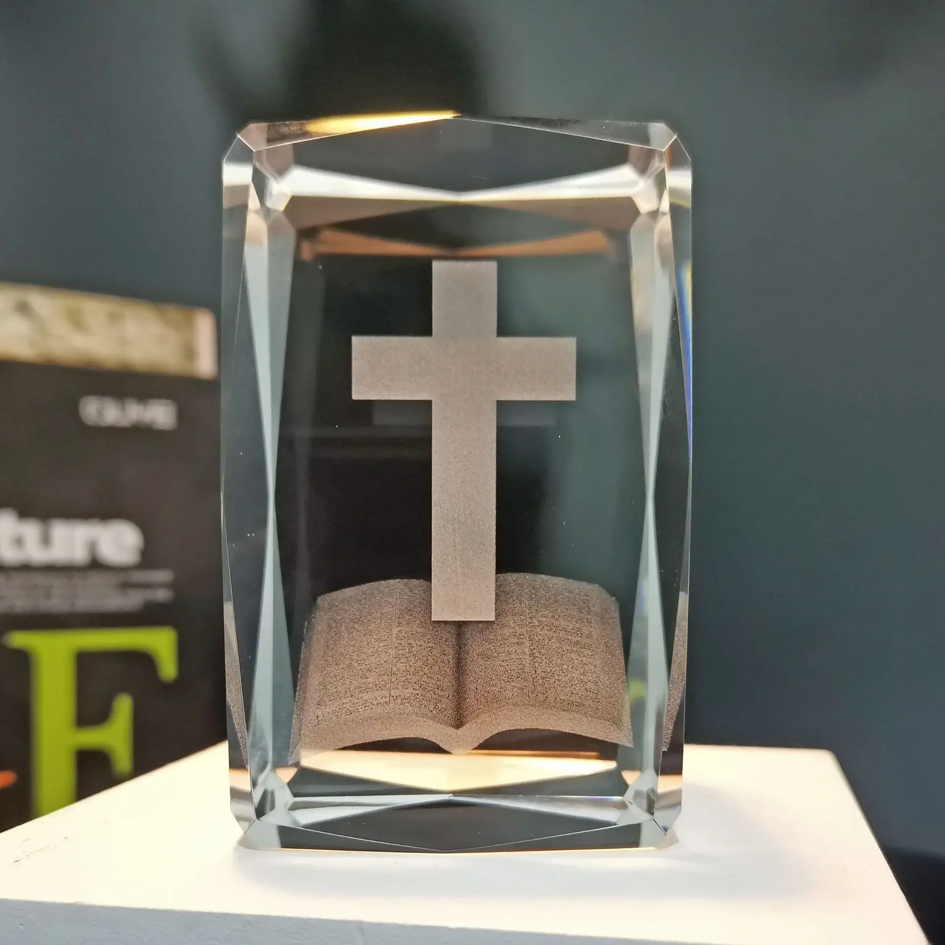 Souvenir Prayer Cross Gifts Laser Engraved 3d Crystal Cubes Religious for Christian Wedding Decorative Gifts
