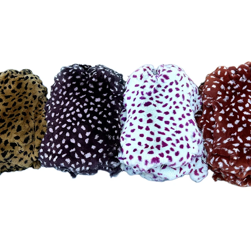 HY Rex Soft Thick Coat Dyed Color Fur Genuine Chinese Rabbit Skin Wight Natural Carton Real Spotted Pink Raw Rabbit Fur Trade