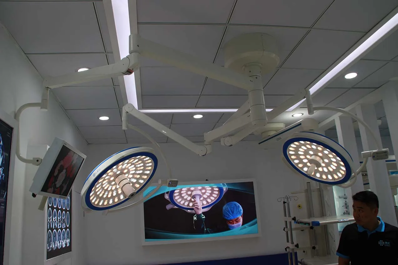 Double Heads Ceiling Led Theatre Operation Shadowless Medical Cold Light Surgery Lamp with camera system