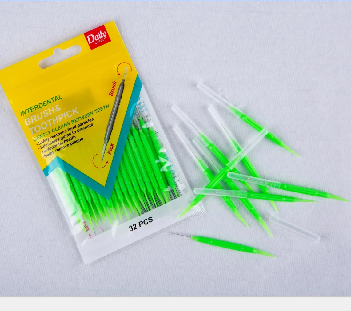 Double-ended interdental brush, one end is toothpick, the other end is interdental brush.