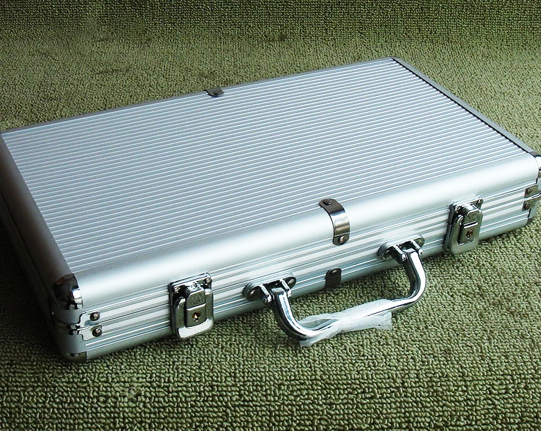 300pcs Poker Chips Wholesale Aluminum case for Poker Chips Set and 2 Decks of Poker Cards