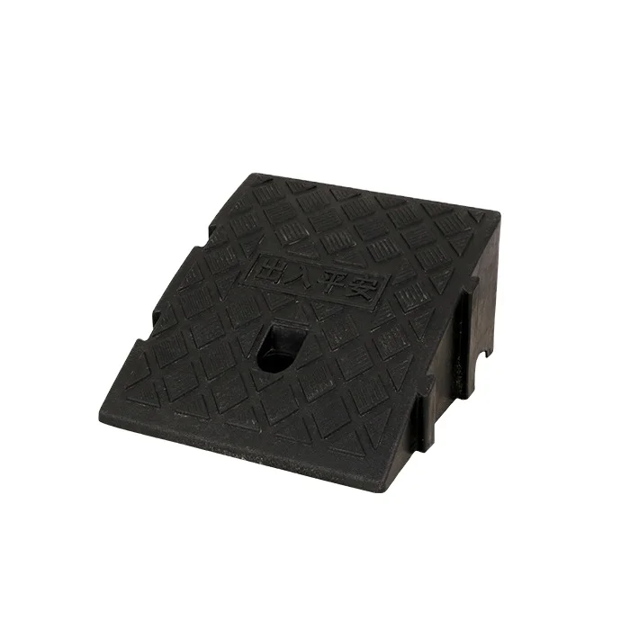 Portable Lightweight 250*270*130mm PVC Road Curb Ramps For Cars Wheelchairs