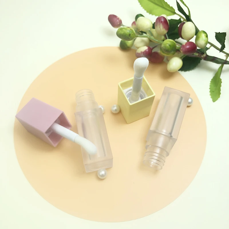 Luxury clear lip gloss with flowers New Fashion packaging boxes for lip gloss Best lip gloss tube with keychain