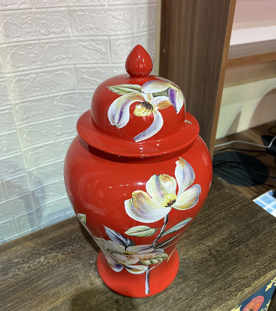 Traditional antique Chinese style red and white luxury ceramic ginger jar with flower patterns as business gift